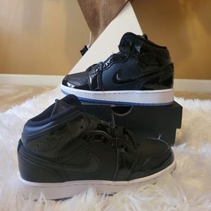 Black Jordan 1's Space Jams 3.5 Youth